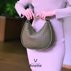 Tas Hobo Selempang Anyaman Kulit Voila Anette Green