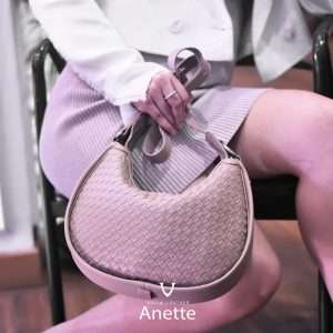 Tas Hobo Selempang Anyaman Kulit Voila Anette Nude